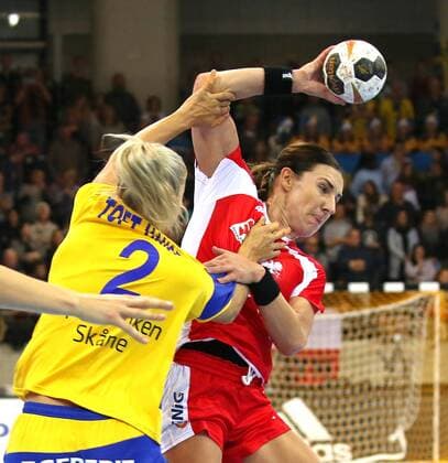 02 12 2017 Germany Bietigheim Handball Womens World Cup Internationals Sweden vs Poland v Ulrika Toft Hansen SWE Karolina Kudlacz Gloc POL