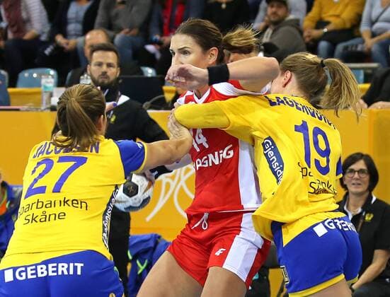 02 12 2017 Germany Bietigheim Handball Womens World Cup International Match Sweden vs Poland v l Sabina Jacobsen SWE Karolina Kudlacz Gloc POL Anna Lagerquist SWE