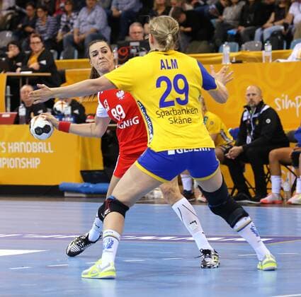02 12 2017 Germany Bietigheim Handball Womens World Cup International Match Sweden vs Poland v Kinga Achruk POL Jenny Alm SWE