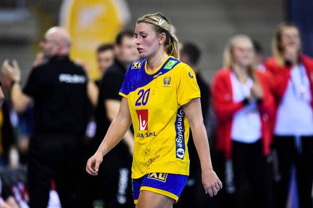 171202 Swedens Isabelle Gullden deplores after the match between Sweden and Poland during the World Cups World Cup on December 2, 2017 in Bietigheim Bissingen  Copyright: CARLxSANDIN BB171202CS036