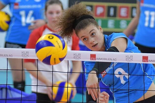02 12 2017 xtkx Volleyball Women VC Wiesbaden Allianz MTV Stuttgart emspor v l Kimberly Drewnick VCW Wiesbaden