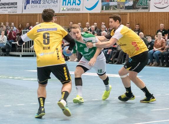 Germany 97072 Würzburg s Oliver Arena 02 12 2017 Handball Bundesliga 2 Bundesliga 2 Liga DKB Handball Bundesliga DJK Rimpar Wolves HSC 2000 Coburg Picture of Kelm Dominic HSC 2000 Coburg 9 Businessman Steffen DJK Rimpar Wolves 18 Kirveliavicius Romas HSC 2000 Coburg 95 Copyright: Fotograf:xVolkerxDanzerx+++xAgenturxHMBxMedia HeikoxBecker