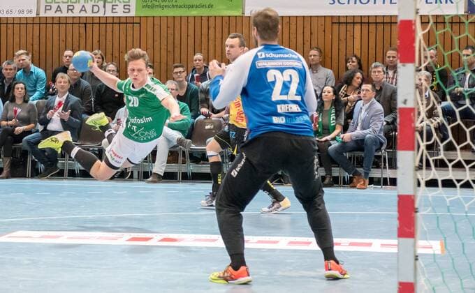 Germany 97072 Würzburg s Oliver Arena 02 12 2017 Handball Bundesliga 2 Bundesliga 2 Liga DKB Handball Bundesliga DJK Rimpar Wolves HSC 2000 Coburg Picture of l Siegler Lukas DJK Rimpar Wolves 20 Krechel Oliver HSC 2000 Coburg 22 Copyright: Fotograf:xVolkerxDanzerx+++xAgenturxHMBxMedia HeikoxBecker