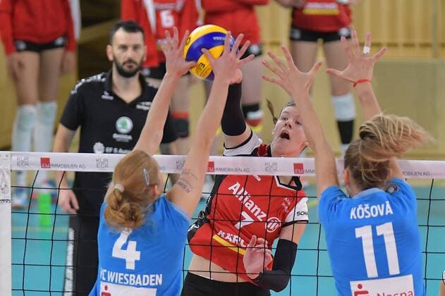 02 12 2017 xtkx Volleyball Women VC Wiesbaden Allianz MTV Stuttgart emspor v Tanja Grosser VCW Renate Sandor Stuttgart Simona Kosova VCW Wiesbaden