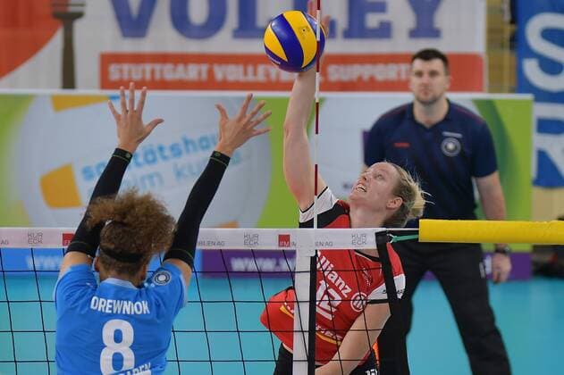 02 12 2017 xtkx Volleyball Women VC Wiesbaden Allianz MTV Stuttgart emspor v l Kimberly Drewnick VCW Deborah van Daelen Stuttgart Wiesbaden