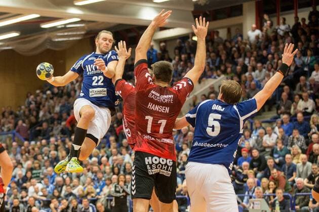 Fabian Gutbrod 22 Bergischer HC in throw against Toni Podpolinski 8 VfL Lübeck Schwartau and Markus Hansen 11 VfL Lübeck Schwartau left Max Darj 5 Bergischer HC Bergischer HC vs VfL Lübeck Schwartau Handball 2 Bundesliga 02 12 17 Solingen NRW Germany Klingenhalle Copyright: xcdnx