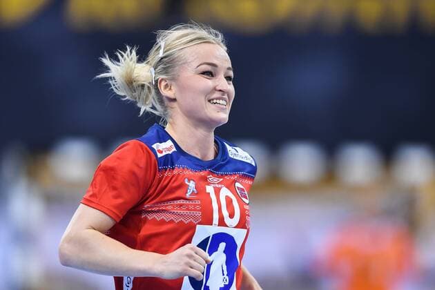 171202 Norways Stine Bredal Oftedal in the match between Norway and Hungary during the World Cups World Cup on December 2, 2017 in Bietigheim Bissingen  Copyright: CARLxSANDIN BB171202CS083