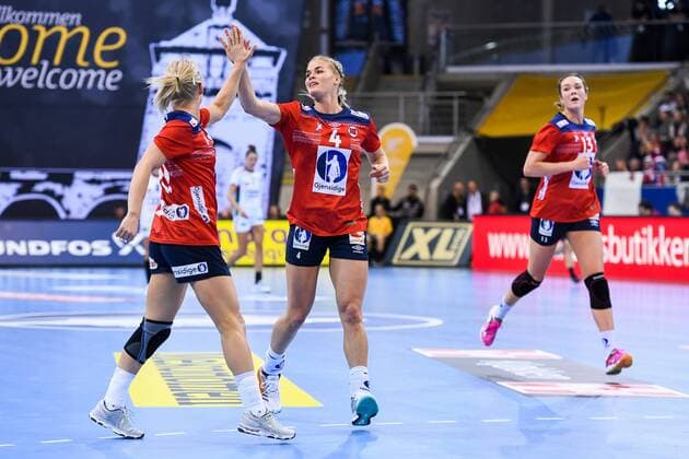 171202 Norways Stine Bredal Oftedal and Veronica Egebakken Kristiansen celebrate the match between Norway and Hungary during the World Cup World Cup on December 2, 2017 in Bietigheim Bissingen  Copyright: CARLxSANDIN BB171202CS085