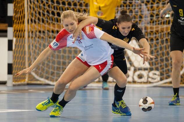 Mette Tranborg Denmark Denmark 18 duel duel with Milena Raicevic Montenegro 90 Handball Women World Cup Denmark Montenegro xobx