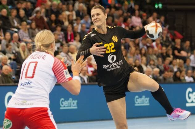 Katarina Bulatovic Montenegro 32 on the ball Single action Action plays the ball Handball Women World Cup Denmark Montenegro xobx