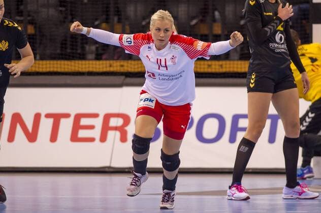 Lotte Grigel Denmark Denmark 14 with goal cheering Cheers about the goal goal celebration Handball Women World Cup Denmark Montenegro xobx