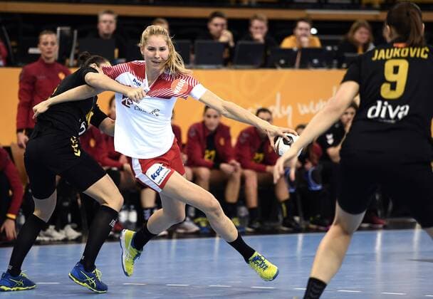 Handball, WM Damen, Dänemark - Montenegro Mette Tranborg forsÃ¸ger, lÃ¸rdag aften i VM gruppekampen mod Montenegro i Oldenburg i Tyskland. Polfoto_73112527  Copyright: POULSENxLARS