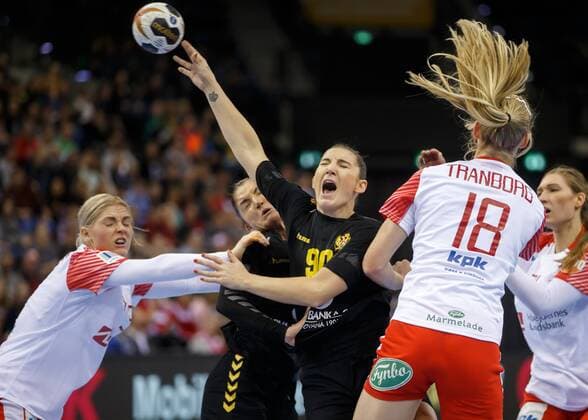 Oldenburg Niedersachsen DEU 02 12 2017 Milena Raicevic Middle Montenegro Club Buducnost Mette Tranborg 18 right Denmark Club Odense HC Sarah Iversen left Denmark Club Nykoebing Falster Haandbold Club NFH and Jovanka Radicevic 2 v left Montenegro Club Vardar MKD Denmark vs Montenegro Handball World Cup Women Germany 2017 Preliminary Group C Denmark vs Montenegro Handball World Cup Womens Germany