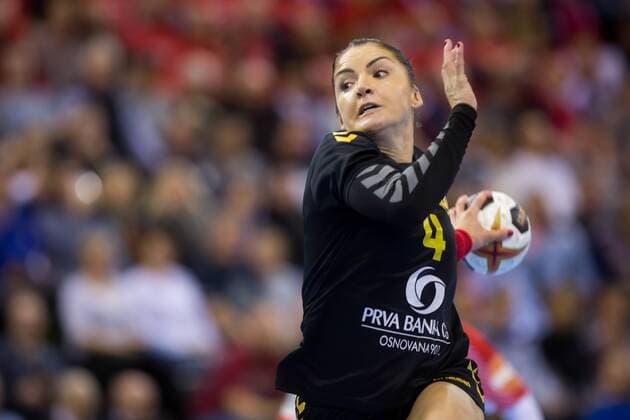 Oldenburg Niedersachsen DEU 02 12 2017 Jovanka Radicevic Montenegro Club Vardar MKD Denmark vs Montenegro Handball Womens World Cup Germany 2017 Preliminary Group C Denmark vs Montenegro Womens Handball World Cup Germany