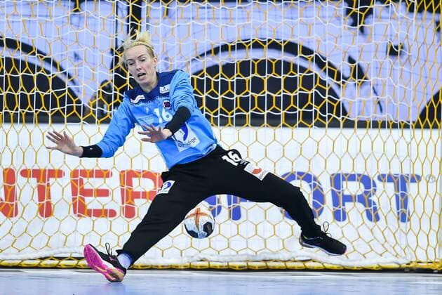 171202 Norways malfunction Katrine Lunde in the match between Norway and Hungary during the World Cup World Cup on December 2, 2017 in Bietigheim Bissingen  Copyright: CARLxSANDIN BB171202CS093