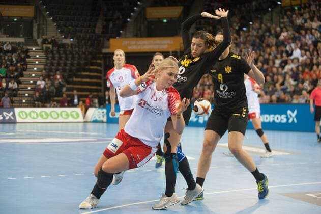 GER IHF World Cup 2017 Denmark DEN vs Montenegro MNE 02 12 2017 EWE Arena Oldenburg Germany 23 IHF World Championship 2017 Womens first round Group C Denmark vs Montenegro in picture Kathrine HEINDAHL Denmark 10 Itana GRBIC Montenegro 96 Nordphotox xRojahn nph00300