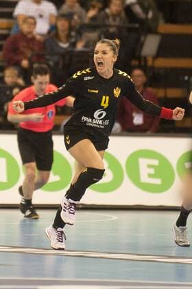 GER IHF World Cup 2017 Denmark DEN vs Montenegro MNE 02 12 2017 EWE Arena Oldenburg Germany 23 IHF World Championship 2017 Women first round Group C Denmark vs Montenegro in the picture Cheers for a 7 meter Jovanka RADICEVIC Montenegro 4 Nordphotox xRojahn nph00300