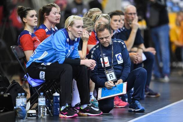 171202 Norways malady Katrine Lunde and the federation Thorir Hergeirsson in the match between Norway and Hungary during the World Cup World Cup on December 2, 2017 in Bietigheim Bissingen  Copyright: CARLxSANDIN BB171202CS098