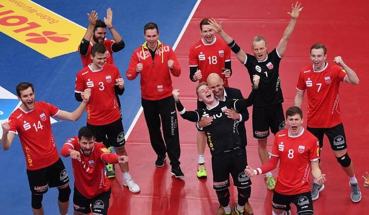 Volleyball 1 Bundesliga Season 2017 2018 Test match TV Rottenburg Bergische Volleys 02 12 2017 JUBEL TV Rottenburg TVR team celebrates the first win of the season Rottenburg