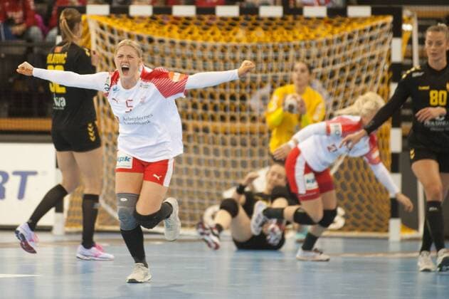 GER IHF World Cup 2017 Denmark DEN vs Montenegro MNE 02 12 2017 EWE Arena Oldenburg Germany 23 IHF World Championship 2017 Womens first round Group C Denmark vs Montenegro in the picture Torjubel Sarah IVERSEN Denmark 5 Nordphotox xRojahn nph00300