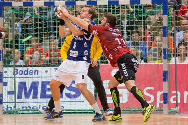 Max Darj 5 Bergischer HC and Markus Hansen 11 VfL Lübeck Schwartau wrestle for the ball in front of goal by Dennis Klockmann 32 VfL Lübeck Schwartau Bergischer HC vs VfL Lübeck Schwartau Handball 2 Bundesliga 02 12 17 Solingen NRW Germany Klingenhalle Copyright: xcdnx
