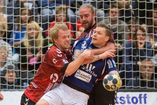 Julian Lauenroth 5 VfL Lübeck Schwartau and Rickard Akerman 10 VfL Lübeck Schwartau stubble Arnor Thor Gunnarsson 11 Bergischer HC Bergischer HC vs VfL Lübeck Schwartau Handball 2 Bundesliga 02 12 17 Solingen NRW Germany Klingenhalle Copyright: xcdnx