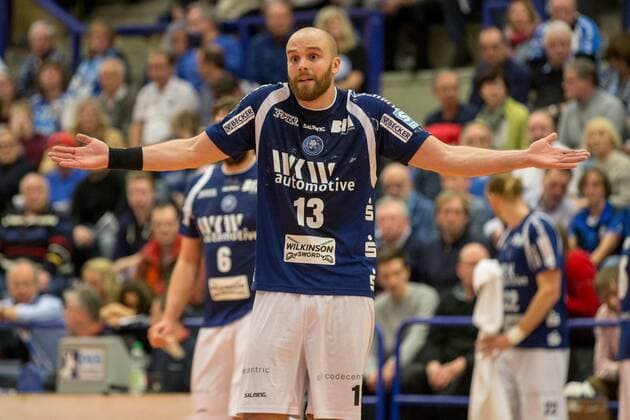 A helpless Kristian Nippes 13 Bergischer HC Bergischer HC vs VfL Lübeck Schwartau Handball 2 Bundesliga 02 12 17 Solingen NRW Germany Klingenhalle Copyright: xcdnx
