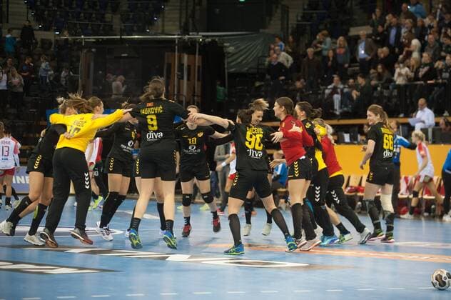 GER IHF World Cup 2017 Denmark DEN vs Montenegro MNE 02 12 2017 EWE Arena Oldenburg Germany 23 IHF World Championship 2017 Womens first round Group C Denmark vs Montenegro in the picture Jubilee at the end before 3079 spectators Montenegro wins 31 to 24 against Denmark Nordphotox xRojahn nph00300