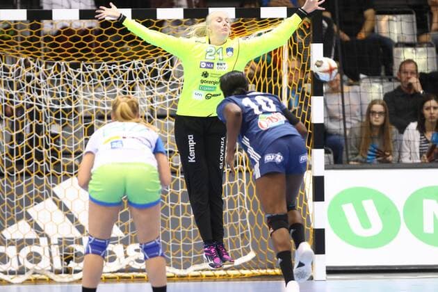 Amra Pandzic Slovenia parried a seven-meter by Grace Zaadi France Slovenia vs France Handball Women World Cup 02 12 2017 Trier Copyright: xWeissx Eibner-Pressefotox EP_rws