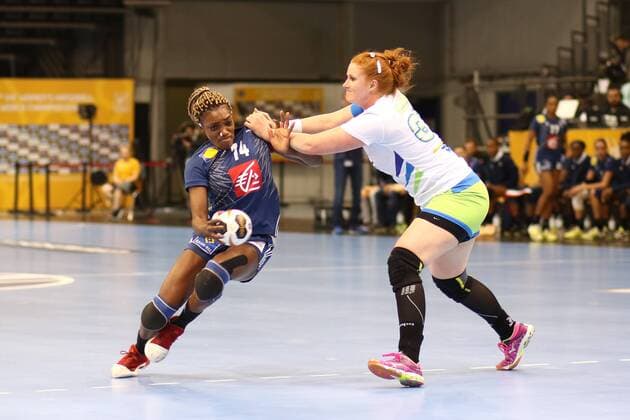 Kaliadiatou Niakate France in a duel with Lina Krhlikar Slovenia Slovenia vs France Handball Women World Cup 02 12 2017 Trier Copyright: xWeissx Eibner-Pressefotox EP_rws