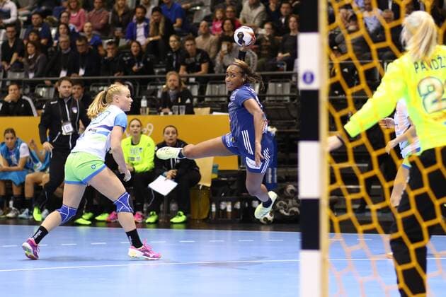 Goal of Estelle Ne Minko France left Ines Amon Slovenia Slovenia vs France Handball Women World Cup 02 12 2017 Trier Copyright: xWeissx Eibner-Pressefotox EP_rws
