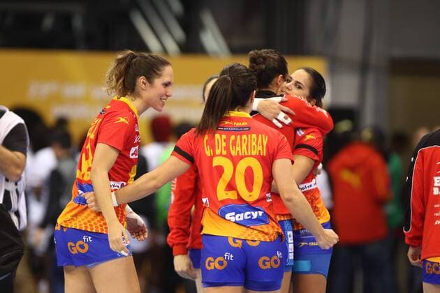 Spanish players celebrate victory against Angola Spain vs Angola Handball Women World Cup 02 12 2017 Trier Copyright: xWeissx Eibner-Pressefotox EP_rws