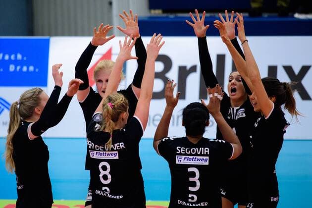 03 12 2017 Halle Fidel Muenster Volleyball Bundesliga Women Standard round USC Münster Muenster vs Red Ravens Vilsbiburg Laura Kuenzler 5 Vilsbiburg Ilka van de Vyver 8 Vilsbiburg Leonie Schwertmann 18 Vilsbiburg Dayana Patricia Segovia elles 3 Vilsbiburg Lena Stigrot 14 Vilsbiburg Jennifer Pettke 15 Vilsbiburg