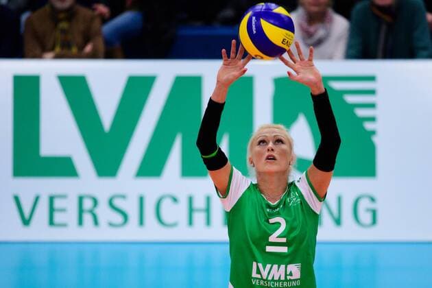 03 12 2017 Halle Berg Fidel Muenster Volleyball Bundesliga Women Regular round USC Münster Muenster vs. Red Ravens Vilsbiburg Passing Mareike Hindriksen 2 Muenster