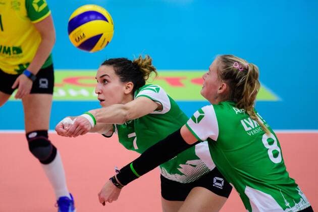 03 12 2017 Halle Berg Fidel Muenster Volleyball Bundesliga Women Normal round USC Münster Muenster vs. Red Ravens Vilsbiburg Adoption Ivana Vanjak 7 Muenster Lina Alsmeier 8 Muenster