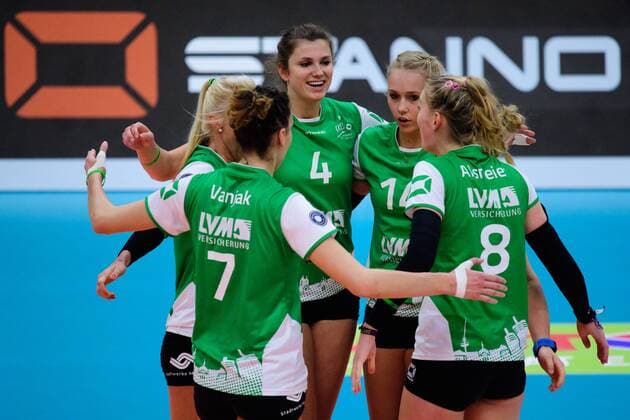 03 12 2017 Halle Fidel Muenster Volleyball Bundesliga Women Normal round USC Münster Muenster vs Red Ravens Vilsbiburg Cheers Mareike Hindriksen 2 Muenster Ivana Vanjak 7 Muenster Juliet Lohuis 4 Muenster Lena Vedder 14 Muenster Lina Alsmeier 8 Muenster