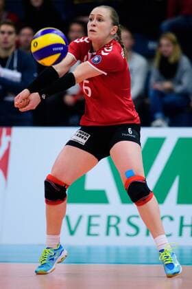 03 12 2017 Halle Berg Fidel Muenster Volleyball Bundesliga Women Normal round USC Münster Muenster vs. Red Ravens Vilsbiburg Adoption Michaela Bertalanitsch 6 Vilsbiburg Libero