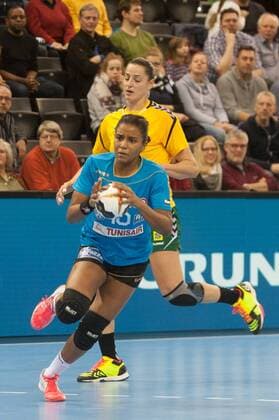 GER IHF World Cup 2017 Tunisia TUN vs Brazil BRA 03 12 2017 EWE Arena Oldenburg Germany 23 IHF World Championship 2017 Women first round Group C Tunisia vs Brazil in picture Amal HAMROUNI Tunisia 10 Eduarda TALESKA Brazil 18 Nordphotox xRojahn nph00300