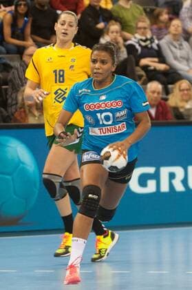 GER IHF World Cup 2017 Tunisia TUN vs Brazil BRA 03 12 2017 EWE Arena Oldenburg Germany 23 IHF World Championship 2017 Women first round Group C Tunisia vs Brazil in picture Amal HAMROUNI Tunisia 10 Eduarda TALESKA Brazil 18 Nordphotox xRojahn nph00300