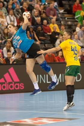 GER IHF World Cup 2017 Tunisia TUN vs Brazil BRA 03 12 2017 EWE Arena Oldenburg Germany 23 IHF World Championship 2017 Women first round Group C Tunisia vs Brazil in the picture Oumayma DARDOUR Tunisia 25 Patricia MACHADO Brazil 49 Nordphotox xRojahn nph00300