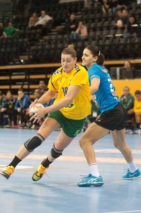 GER IHF World Cup 2017 Tunisia TUN vs Brazil BRA 03 12 2017 EWE Arena Oldenburg Germany 23 IHF World Championship 2017 Womens first round Group C Tunisia vs Brazil in the Picture Ines KHOUILDI Tunisia 24 Eduarda TALESKA Brazil 18 Nordphotox xRojahn nph00300