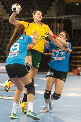 GER IHF World Cup 2017 Tunisia TUN vs Brazil BRA 03 12 2017 EWE Arena Oldenburg Germany 23 IHF World Championship 2017 Womens first round Group C Tunisia vs Brazil in the picture Ines JAOUADI Fatma BOURI Tunisia 19 7 Eduarda TALESKA Brazil 18 Nordphotox xRojahn nph00300