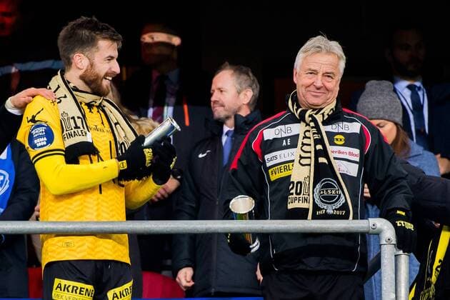 171203 Aleksander Melgalvis or Lillestrøm and Arne Erlandsen head coach of Lillestrøm celebrate after the cup final match between Lillestrøm and Sarpsborg 08 on December 3, 2017 in Oslo Photo Fredrik Varfjell BILDBYR N code FV 150048  Copyright: FREDRIKxVARFJELL BB171203FV009
