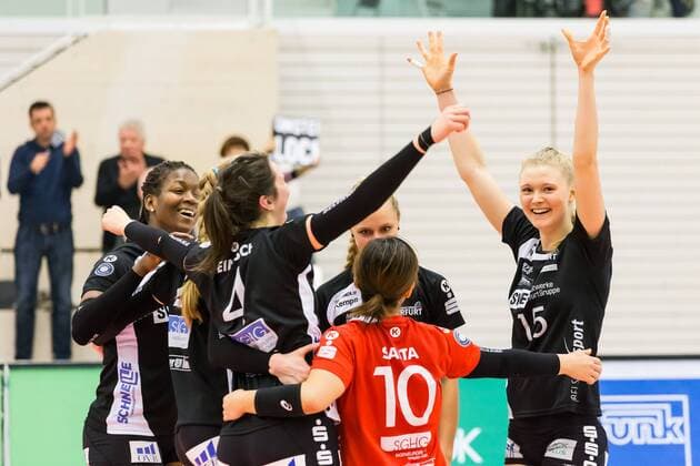 Jubel celebration at Black White Erfurt SWE Volleyball 1 Bundesliga Women Black White Erfurt VC Olympia Berlin xprx