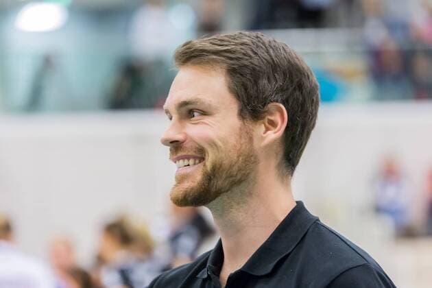 Jonas Kronseder Black White Erfurt Coach Laughing Jubilation celebration Volleyball 1 Bundesliga Women Black White Erfurt VC Olympia Berlin xprx