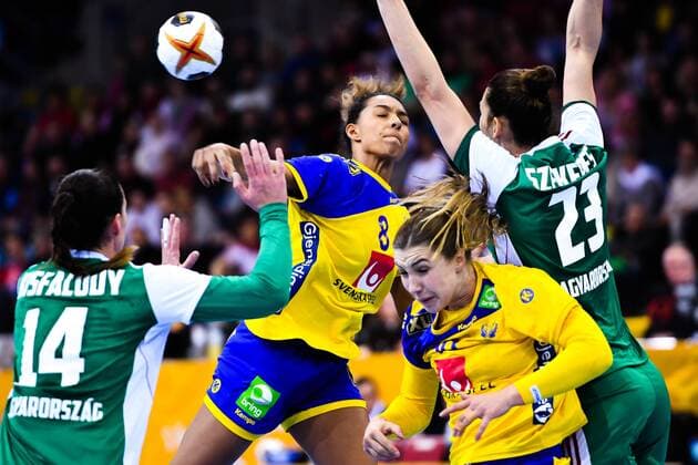 171203 Swedens Jamina Roberts and Anna Lagerquist worry about Hungarys defense during the match between Hungary and Sweden during the World Cups World Cup on December 3, 2017 in Bietigheim Bissingen  Copyright: CARLxSANDIN BB171203CS035