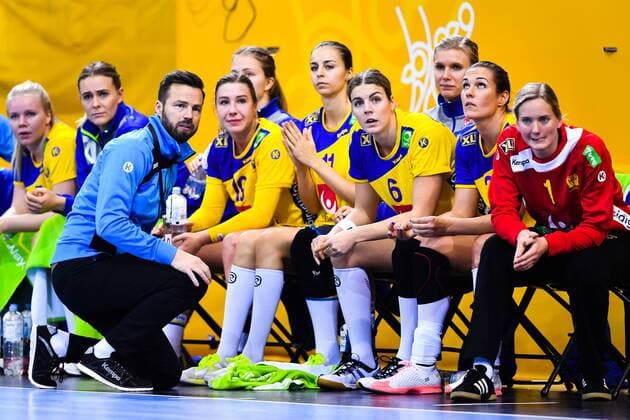 171203 Sveriges förbundskapet Henrik Signell Anna Lagerquist Daniela Gustin Carin Strömberg Sabina Jacobsen and Malawist Johanna Bundsen during the match between Hungary and Sweden during the World Cup on 3 December 2017 in Bietigheim Bissingen  Copyright: CARLxSANDIN BB171203CS041