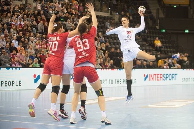 GER IHF World Cup 2017 Montenegro MNE vs Russia RUS 03 12 2017 EWE Arena Oldenburg Germany 23 IHF World Championship 2017 Womens first round C Montenegro vs Russia in picture Katarina BULATOVIC MNE 32 Mayya PETROVA Anna PUNKO RUS 70 93 Nordphotox xRojahn nph00300