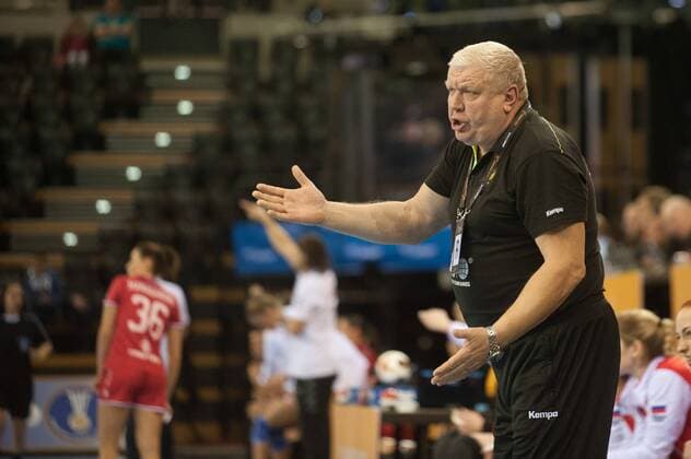 GER IHF World Cup 2017 Montenegro MNE vs Russia RUS 03 12 2017 EWE Arena Oldenburg Germany 23 IHF World Championship 2017 Women first round Group C Montenegro vs Russia in picture Evgenii TREFILOV RUS Headcoach Nordphotox xRojahn nph00300
