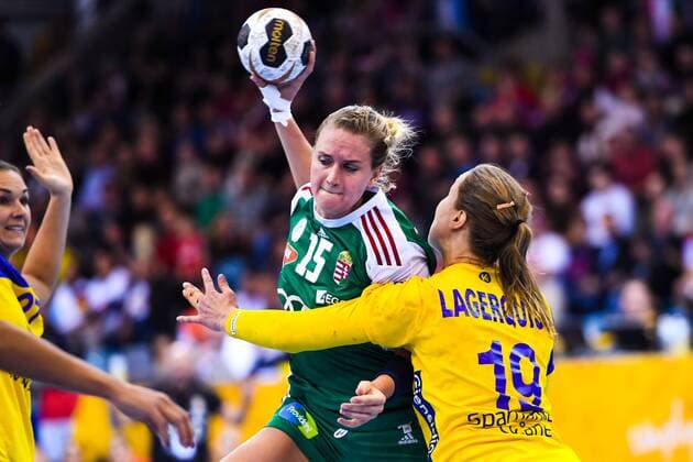 171203 Swedens Anna Lagerquist defends against Hungarys Kinga Klivinyi during the match between Hungary and Sweden during the World Cups World Cup on December 3, 2017 in Bietigheim Bissingen  Copyright: CARLxSANDIN BB171203CS055